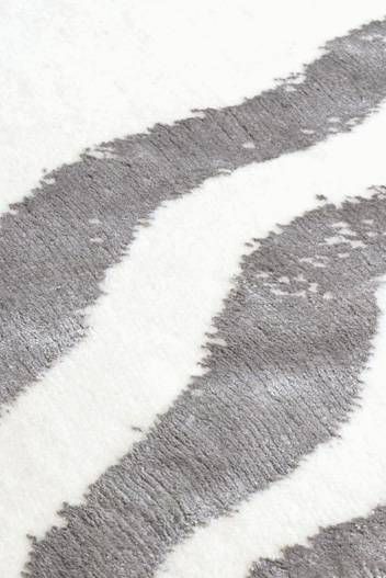 Mountain - Yama 山 Rug by Louise Carrier